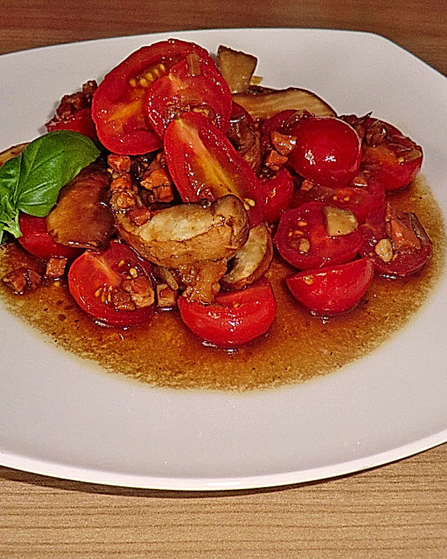 Tomaten-Pilzsalat mit Balsamico-Vinaigrette