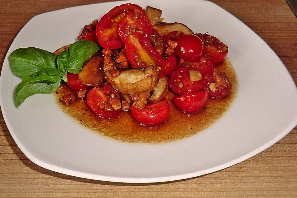 Tomaten-Pilzsalat mit Balsamico-Vinaigrette