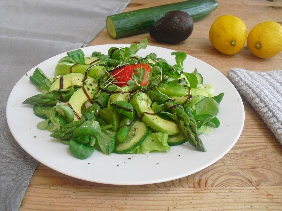 Frühlingssalat mit grünem Spargel und Avocado von GundelSince2011| Chefkoch