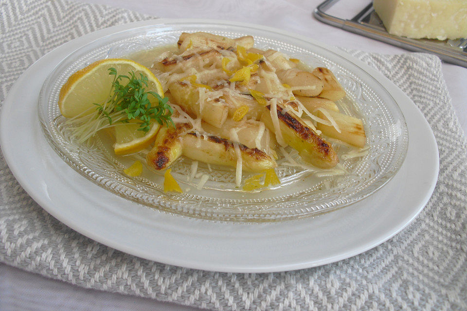 Gebratener Spargel mit Zitrone und Grana Padano