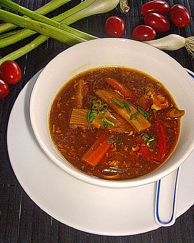 Chinesische süß-sauer-scharfe Gemüsesuppe