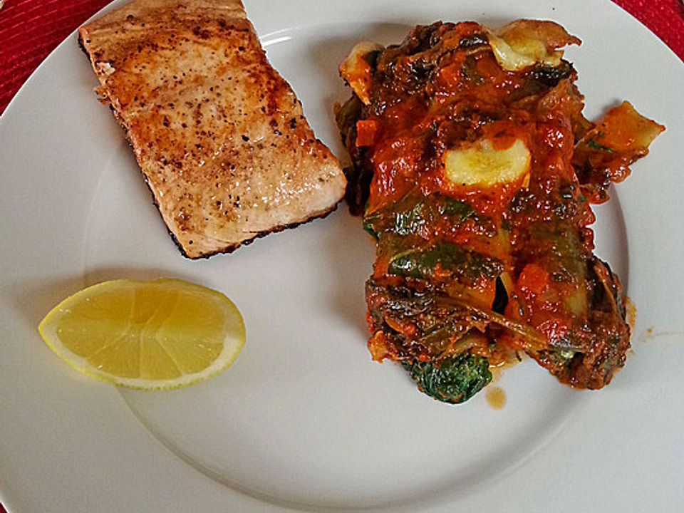 Cannelloni mit Spinat-Tomatensoße und Lachs von JanaLi1612| Chefkoch