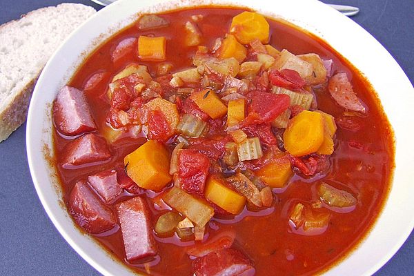 Italienische Suppe mit Tomaten, Möhren und Bleichsellerie von ...