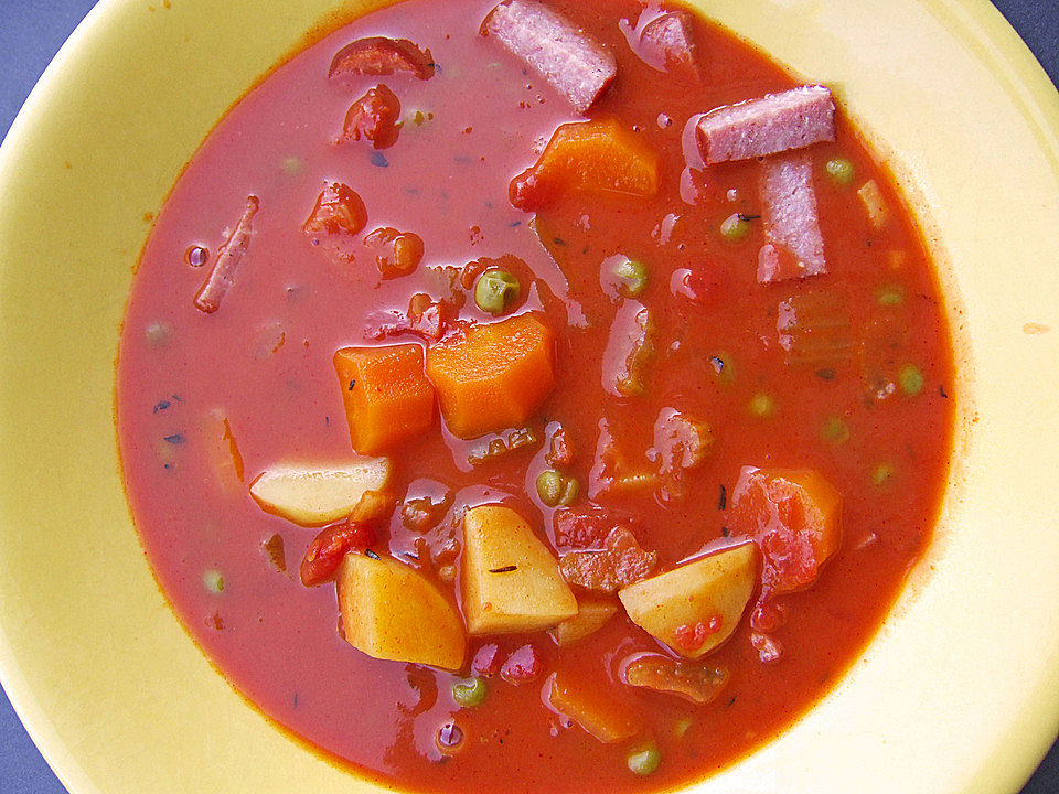 Italienische Suppe mit Tomaten, Möhren und Bleichsellerie von ...