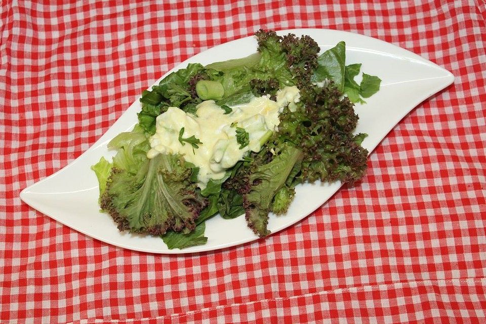 Blattsalate mit Limettendressing