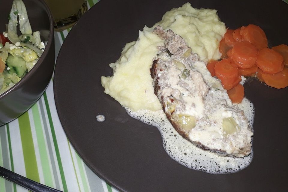 Saftiger Hackbraten mit Soße