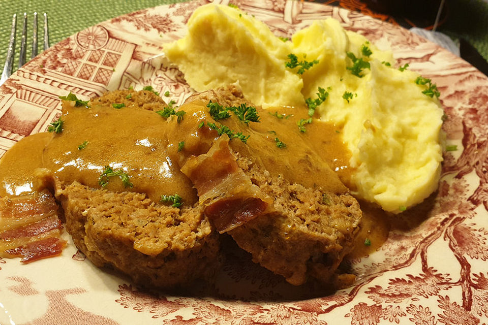 Saftiger Hackbraten mit Soße