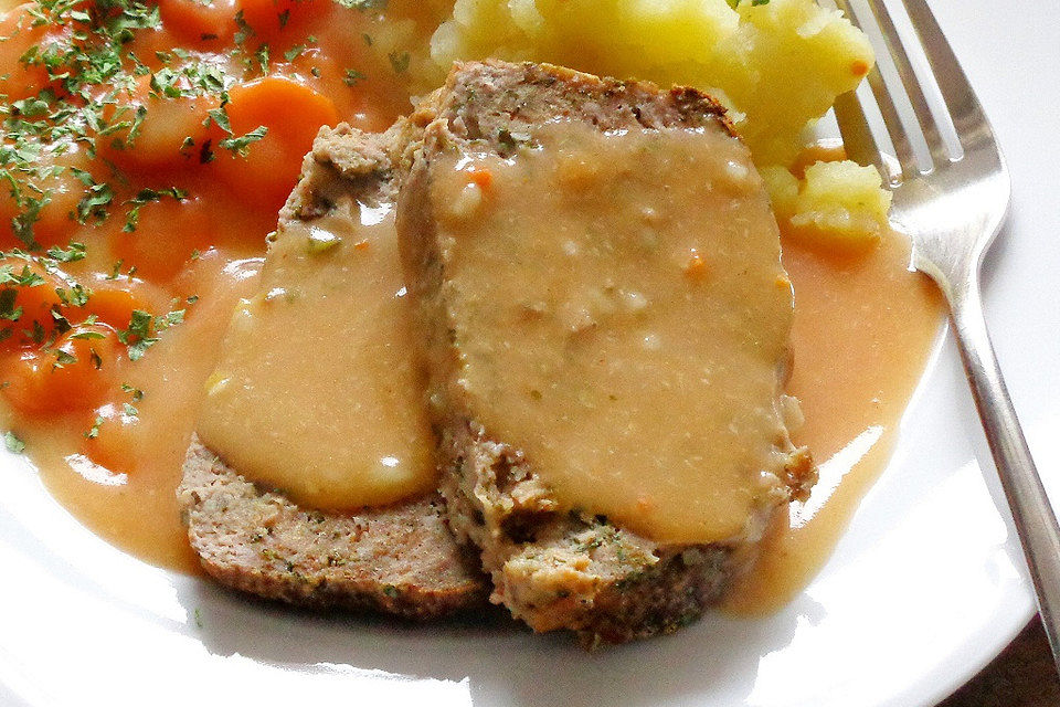 Saftiger Hackbraten mit Soße