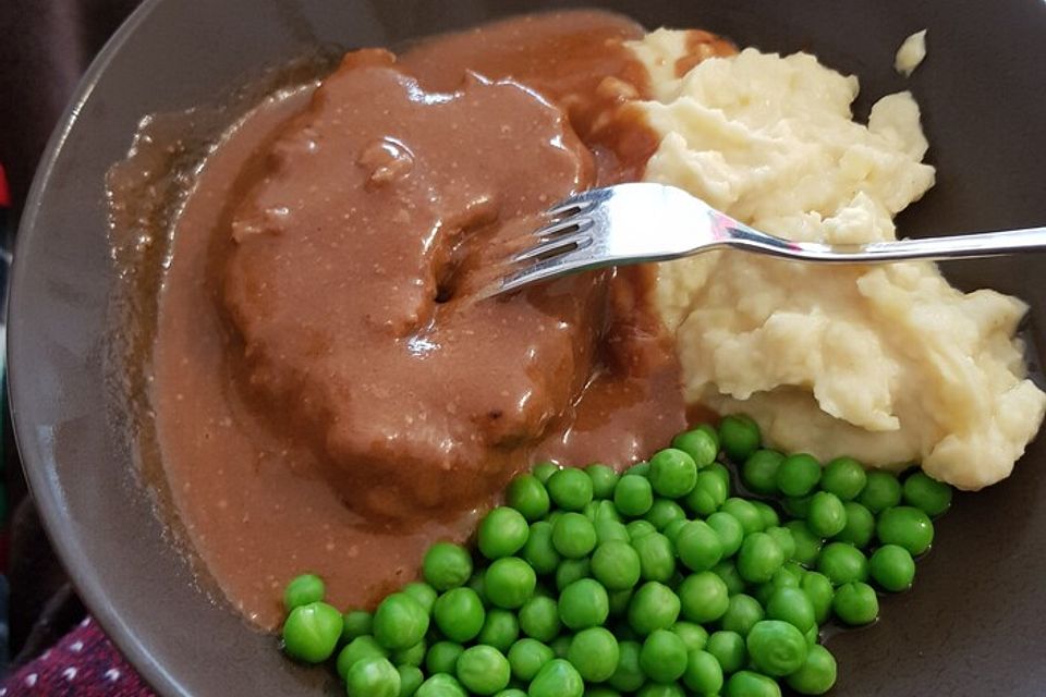 Saftiger Hackbraten mit Soße