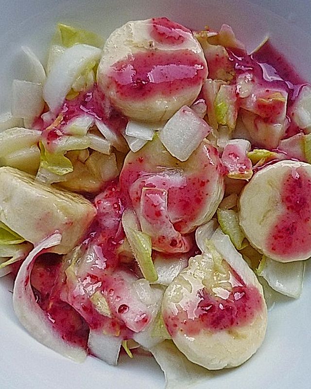 Chicoree-Bananen-Salat mit Mandelblättchen