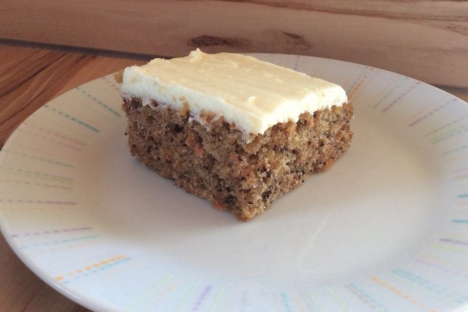 Carrot-Cake mit Lemon Cream Cheese Frosting