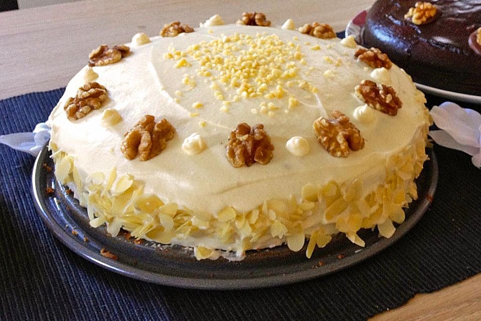 Carrot-Cake mit Lemon Cream Cheese Frosting