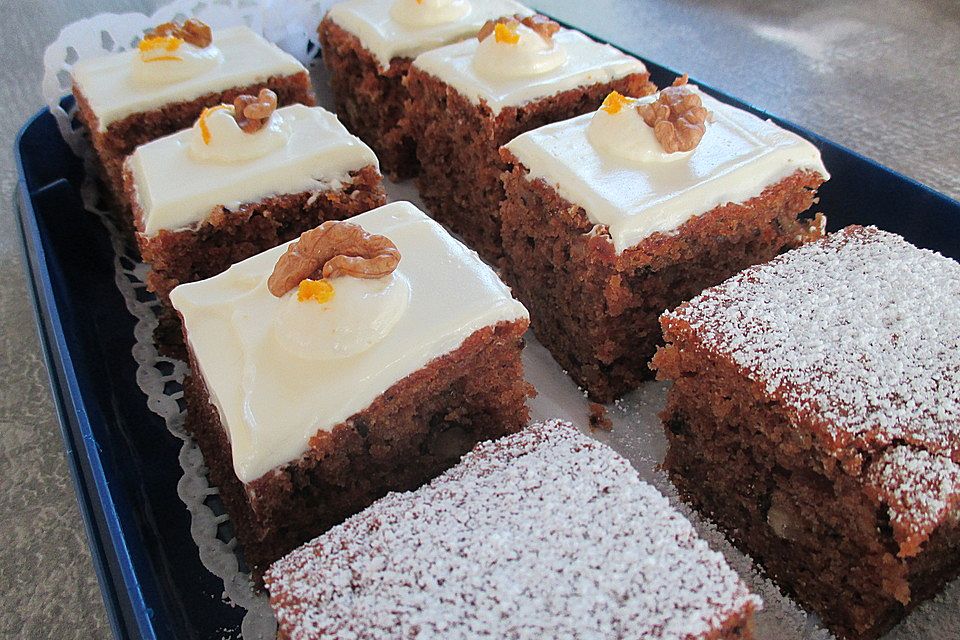 Carrot-Cake mit Lemon Cream Cheese Frosting