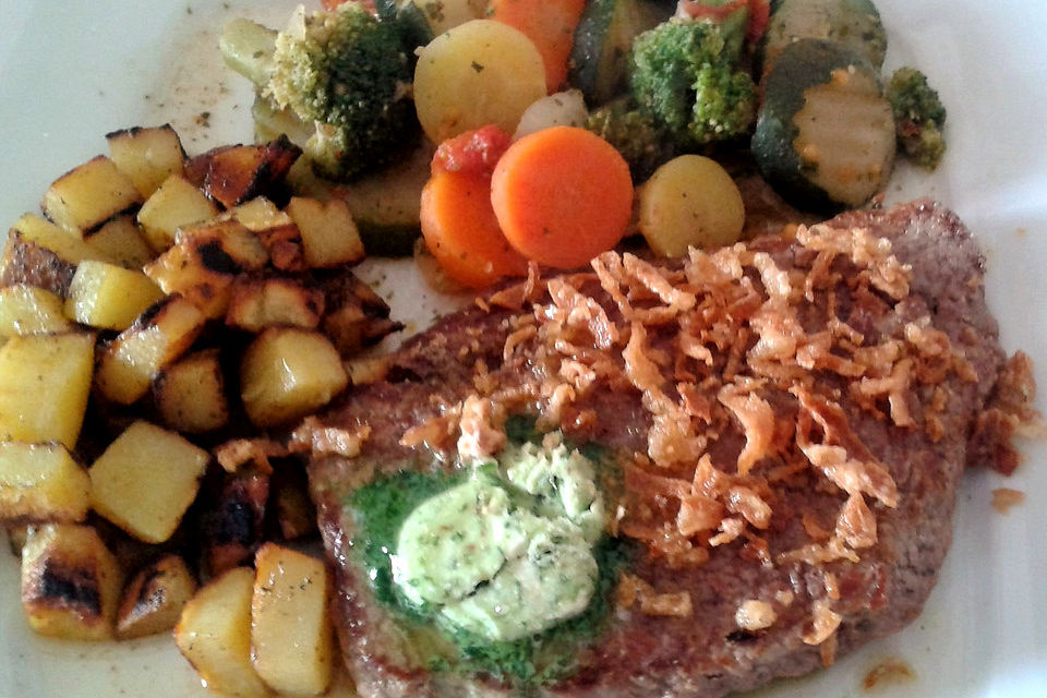 Rinderhüftsteak mit Reis und Zucchinigemüse