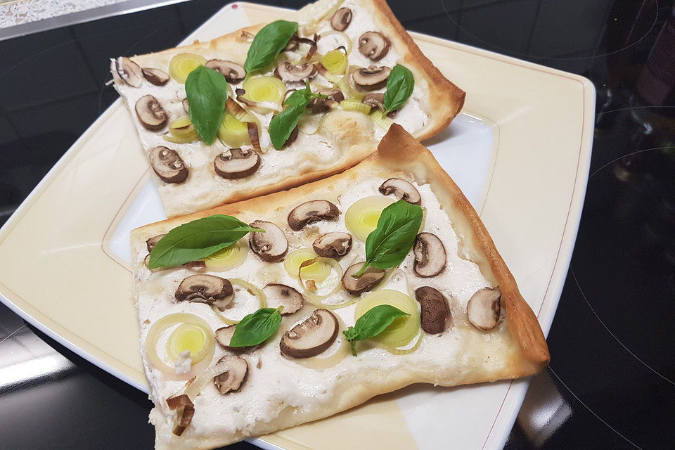 Flammkuchen mit Champignons Flammkuchen mit Champignons