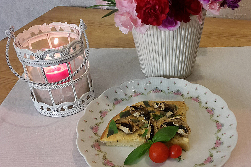 Flammkuchen mit Champignons Flammkuchen mit Champignons