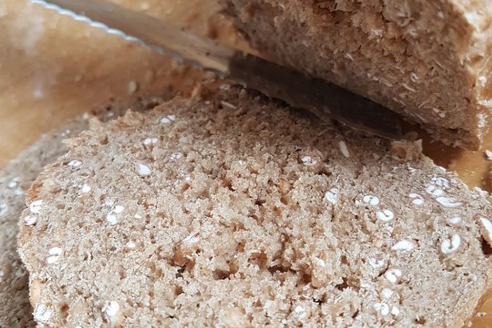 Dinkelvollkornbrot mit Körnern