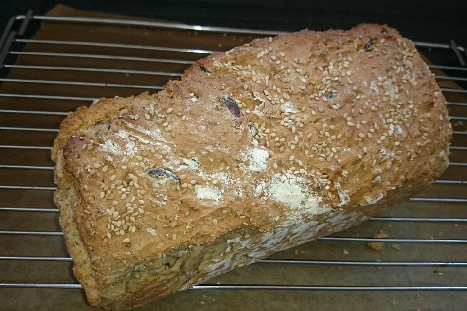 Dinkelvollkornbrot mit Körnern