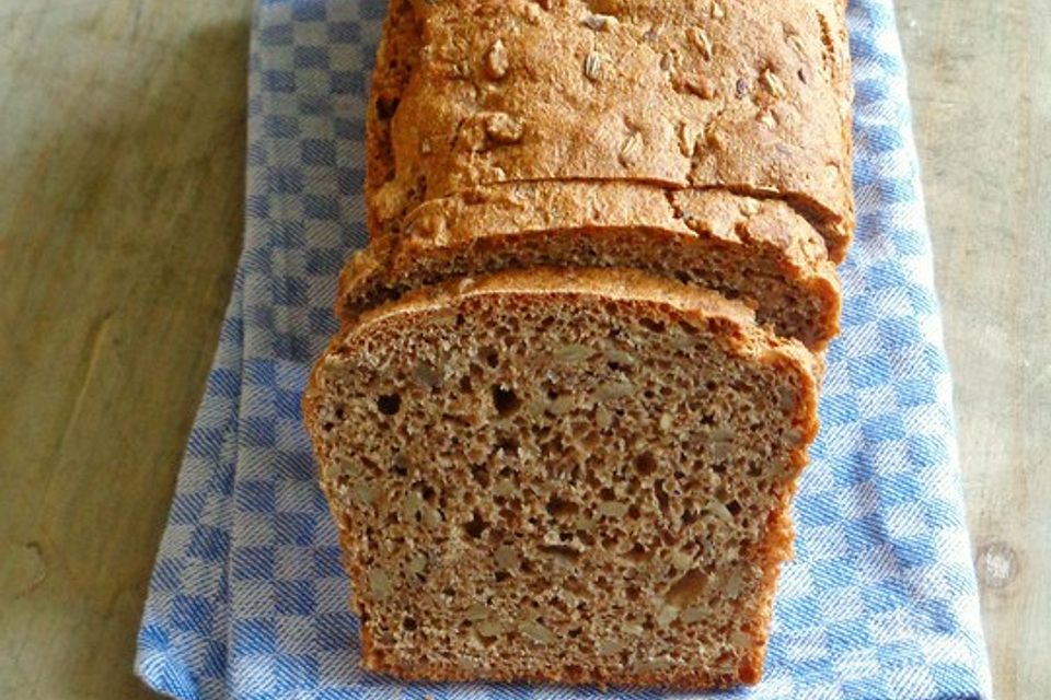 Dinkelvollkornbrot mit Körnern