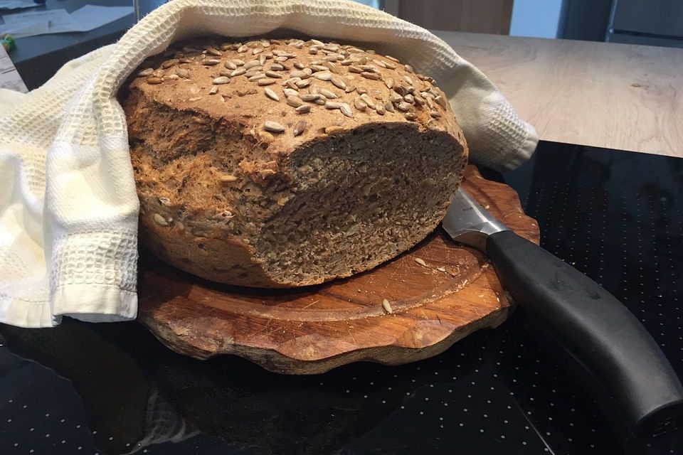 Dinkelvollkornbrot mit Körnern