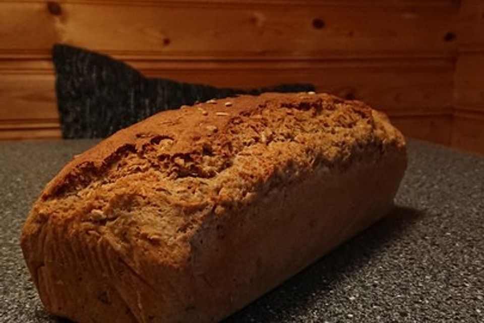 Dinkelvollkornbrot mit Körnern