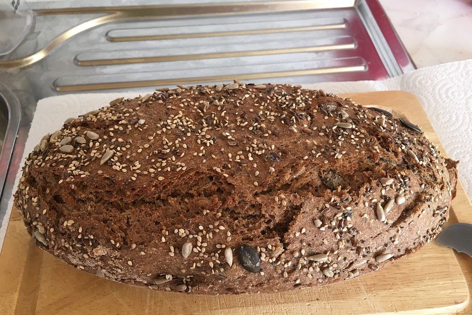 Dinkelvollkornbrot mit Körnern