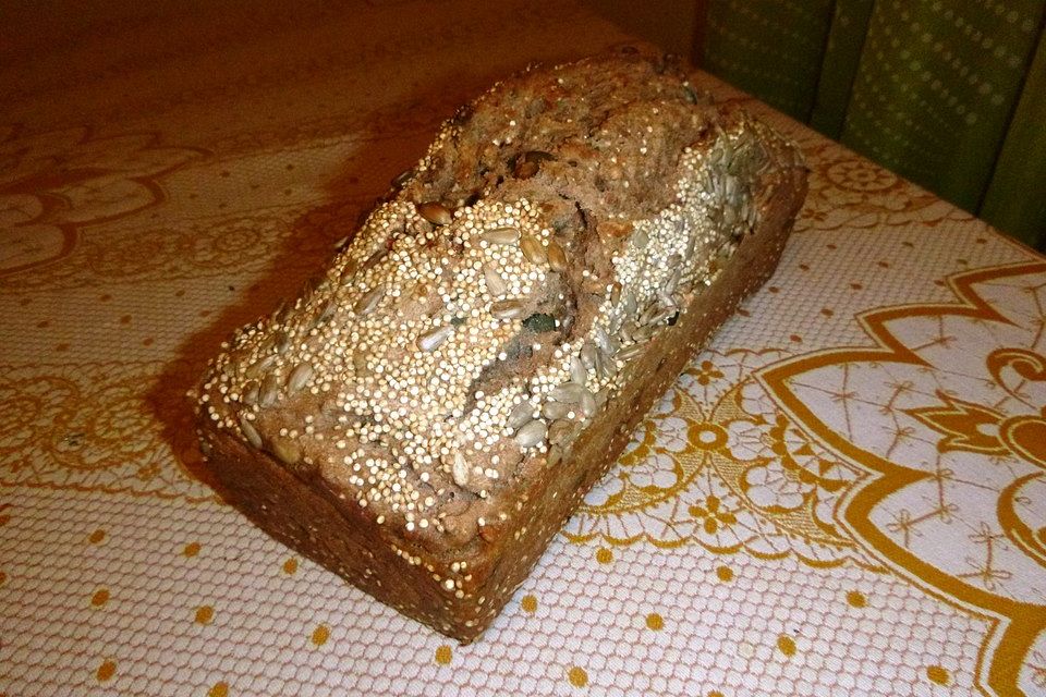 Dinkelvollkornbrot mit Körnern