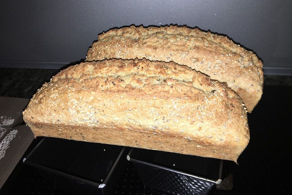 Dinkelvollkornbrot mit Körnern