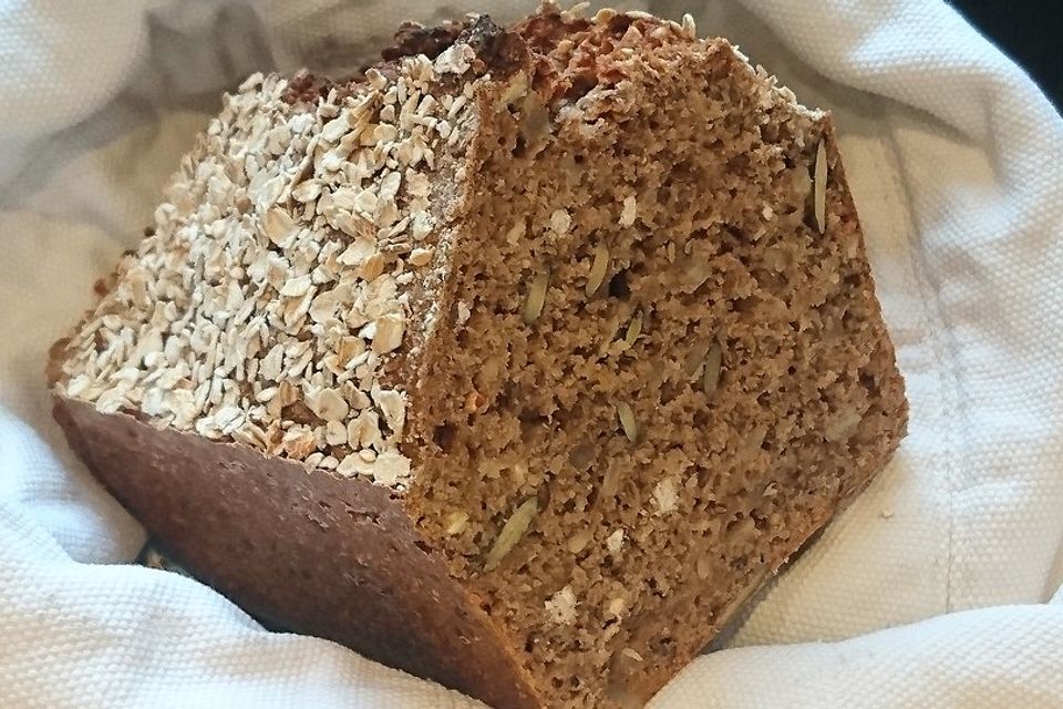 Dinkelvollkornbrot mit Körnern