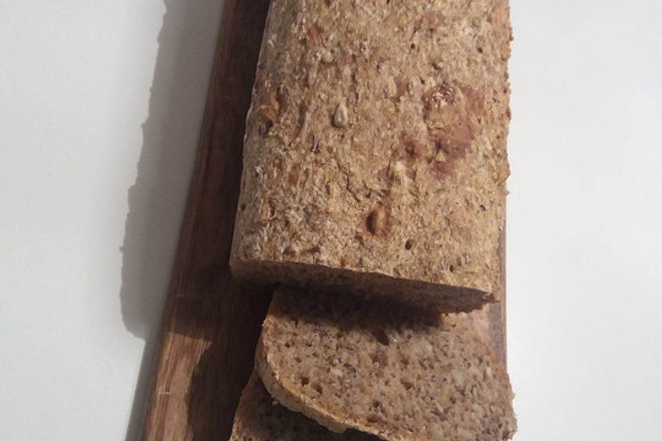 Dinkelvollkornbrot mit Körnern