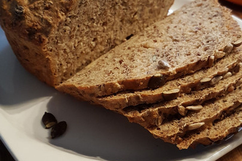 Dinkelvollkornbrot mit Körnern