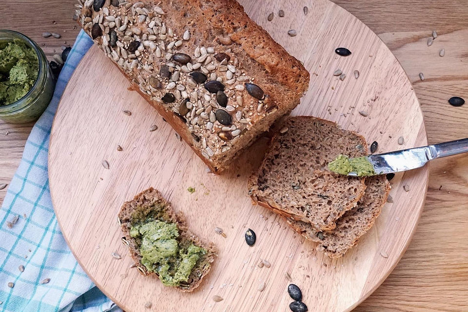 Dinkelvollkornbrot mit Körnern