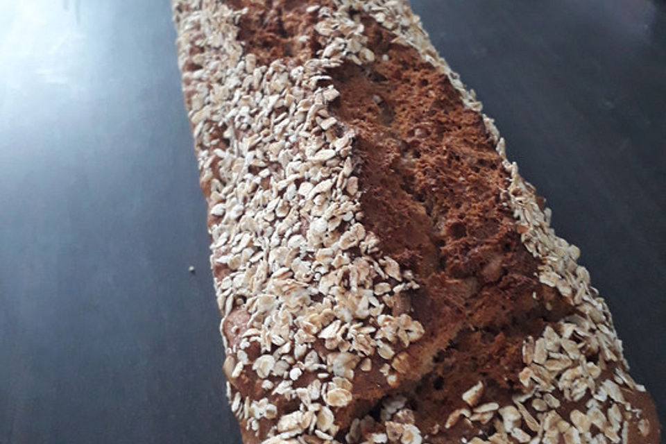 Dinkelvollkornbrot mit Körnern