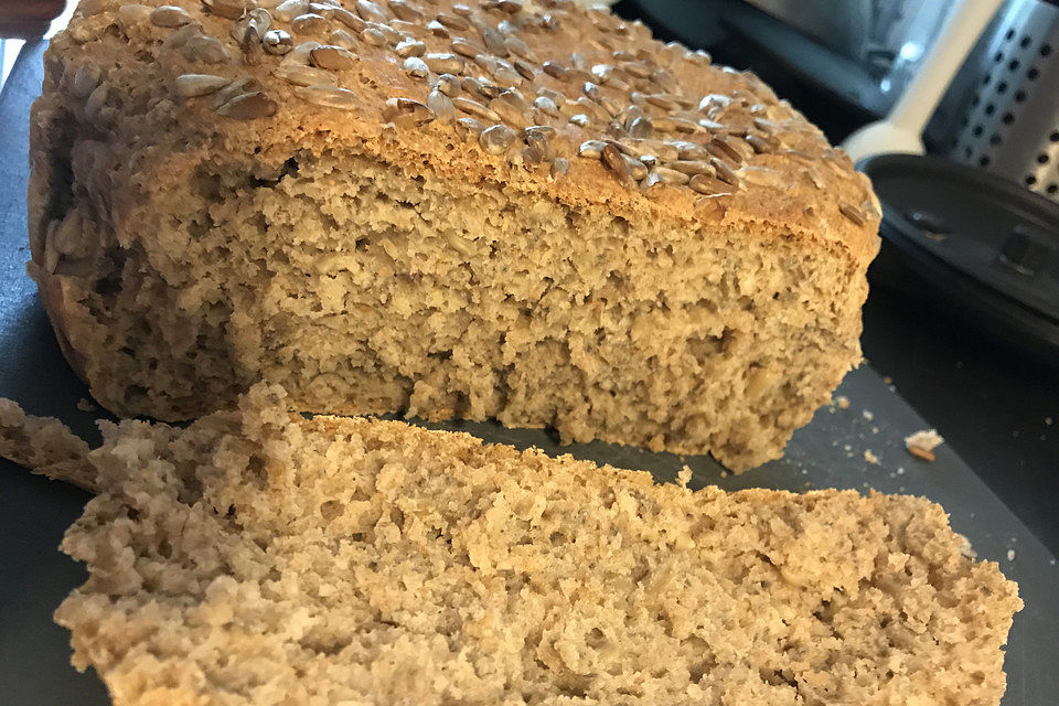 Dinkelvollkornbrot mit Körnern