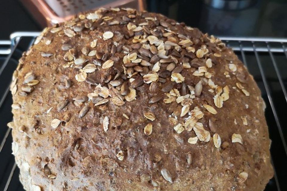 Dinkelvollkornbrot mit Körnern