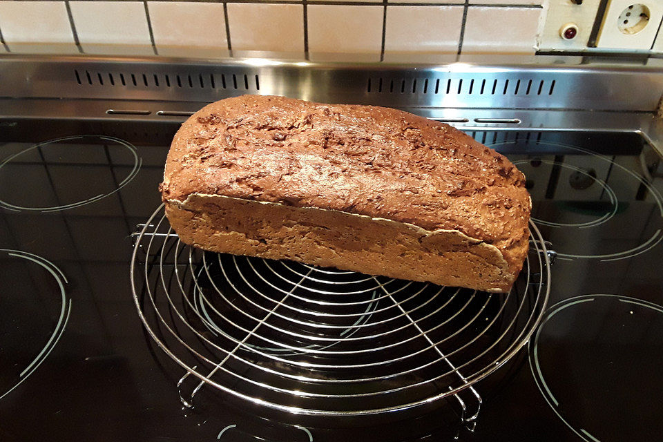 Dinkelvollkornbrot mit Körnern