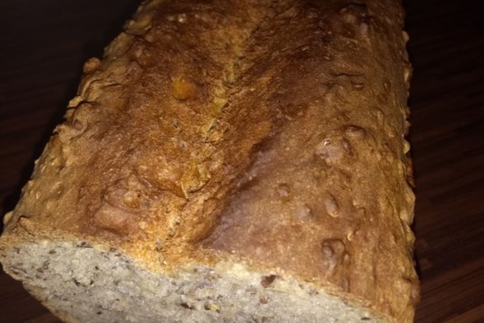 Dinkelvollkornbrot mit Körnern