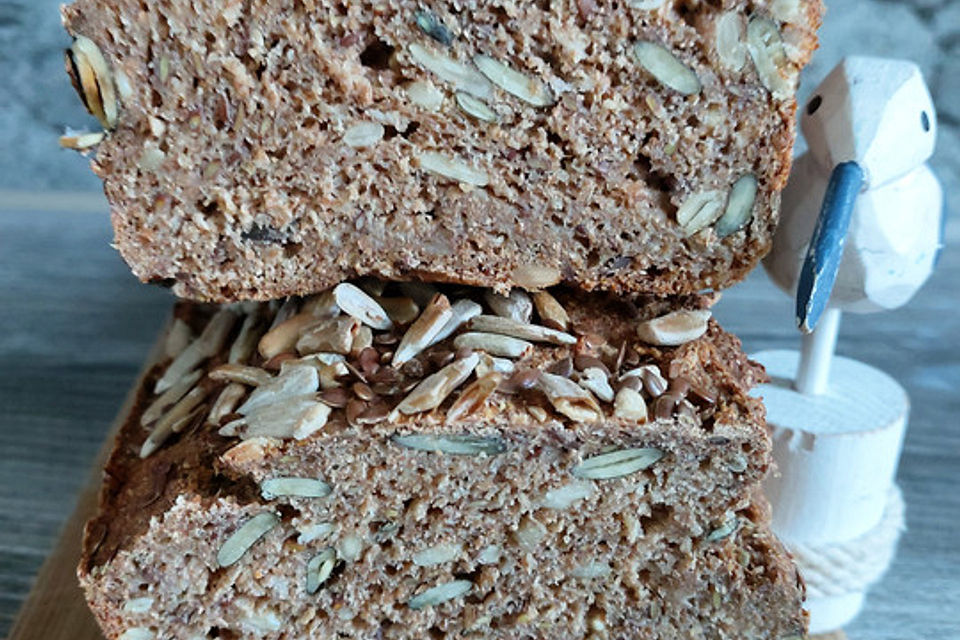 Dinkelvollkornbrot mit Körnern