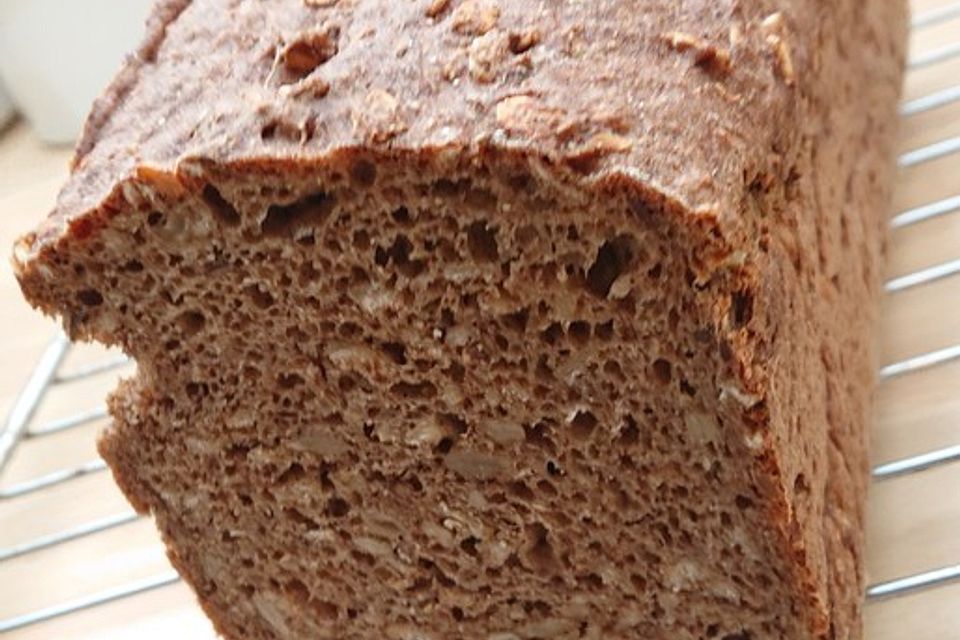 Dinkelvollkornbrot mit Körnern