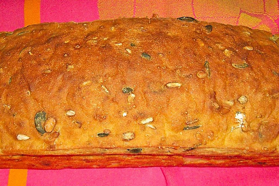 Dinkelvollkornbrot mit Körnern