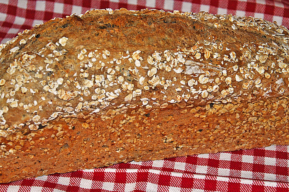 Dinkelvollkornbrot mit Körnern