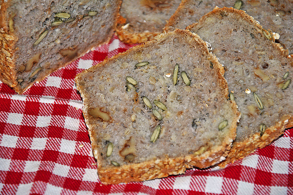 Dinkelvollkornbrot mit Körnern