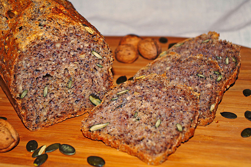 Dinkelvollkornbrot mit Körnern