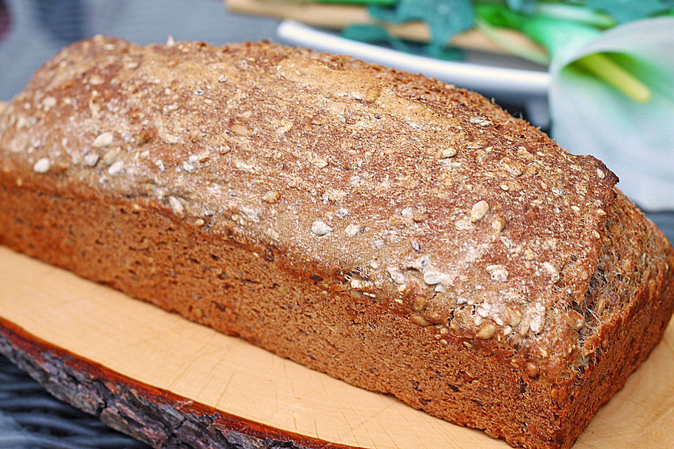 Dinkelvollkornbrot mit Körnern