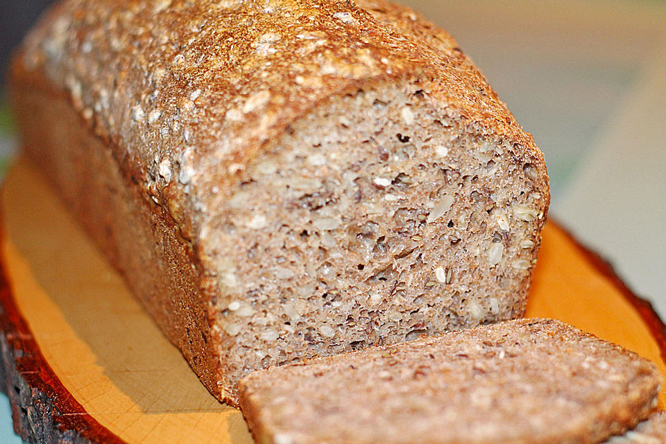 Dinkelvollkornbrot mit Körnern