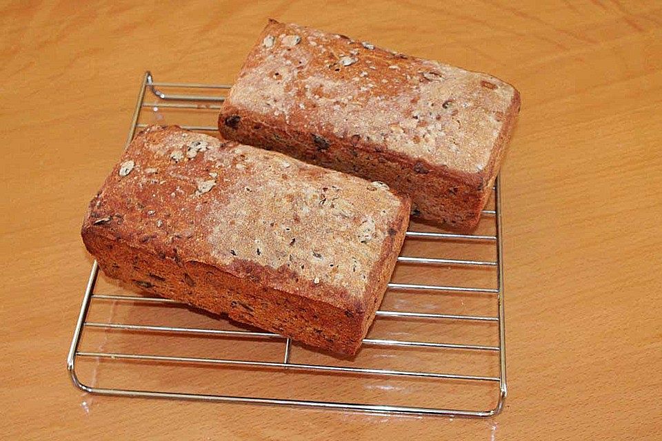 Dinkelvollkornbrot mit Körnern