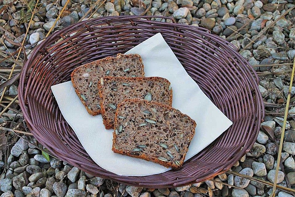 Dinkelvollkornbrot mit Körnern