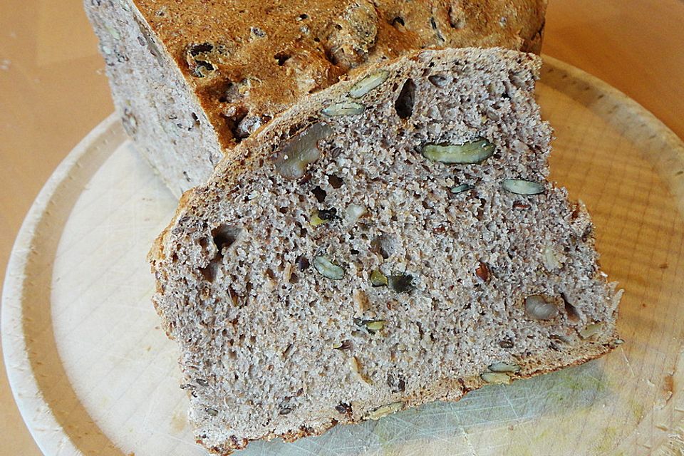 Dinkelvollkornbrot mit Körnern