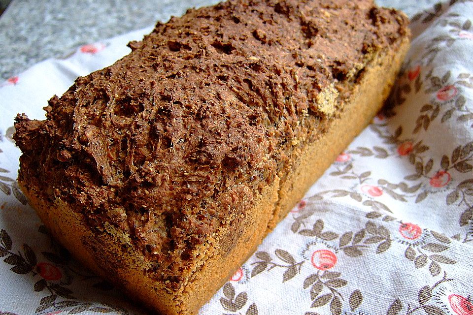 Dinkelvollkornbrot mit Körnern