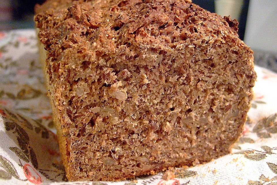 Dinkelvollkornbrot mit Körnern